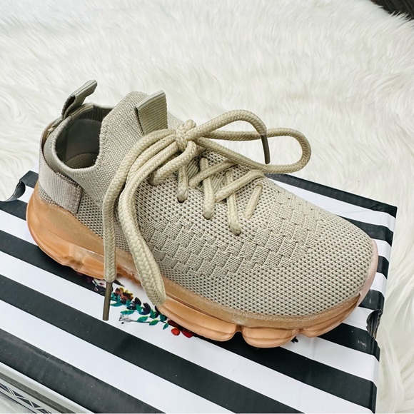 Kids tan knit sneaker - Picture 2 of 7